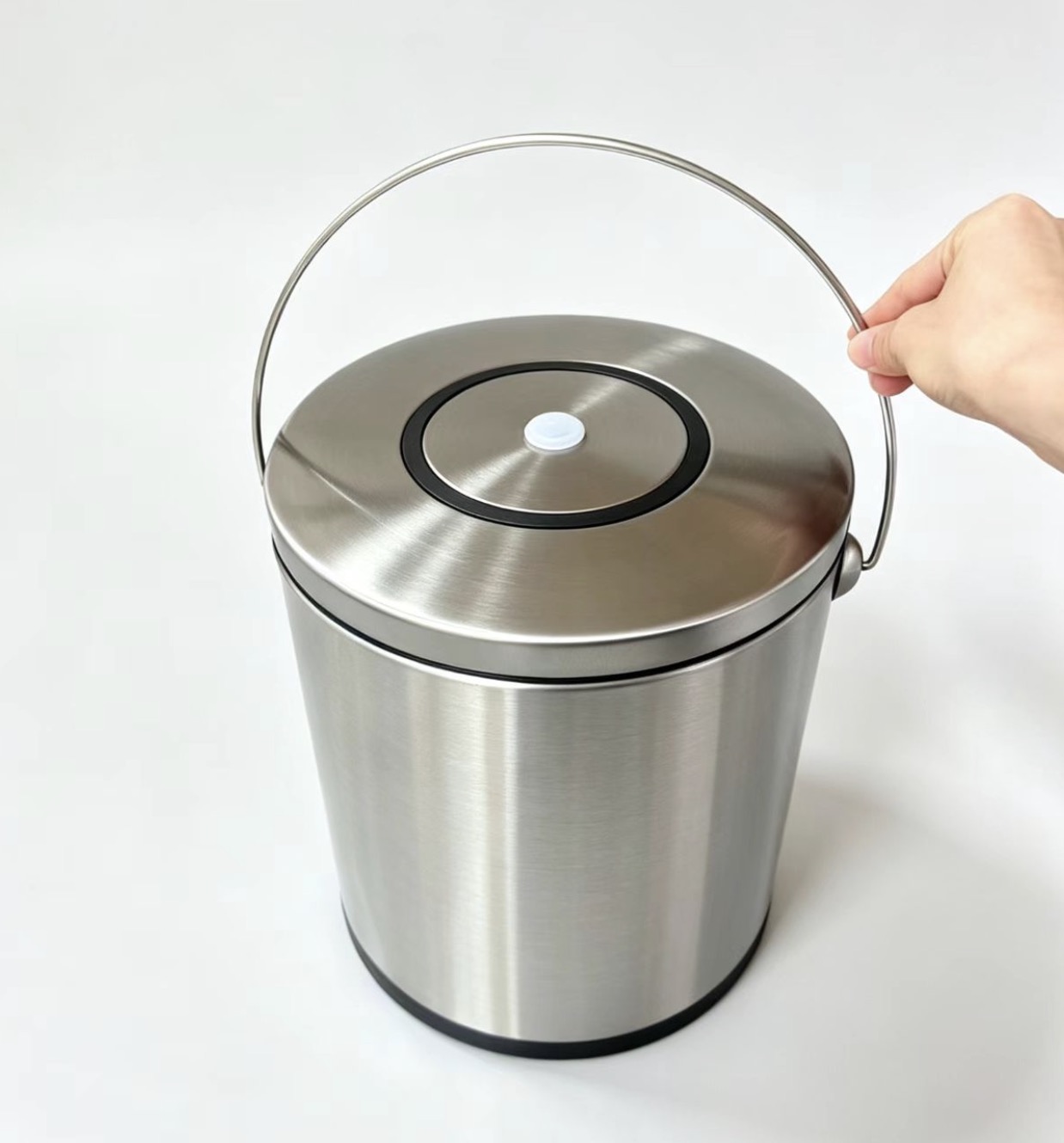 tabletop-gym-wipes-dispenser-ELE9420A-front.jpg